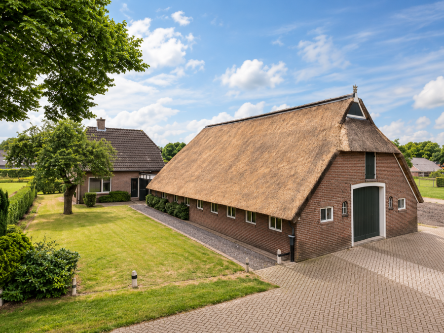 Van bedrijfsbestemming naar regulier wonen in Bovensmilde