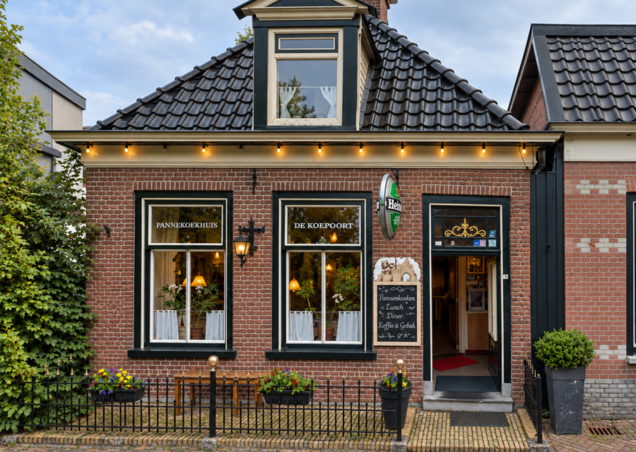 Van karakteristiek pannenkoekenhuis naar tijdelijke kantoorruimte in Sloten