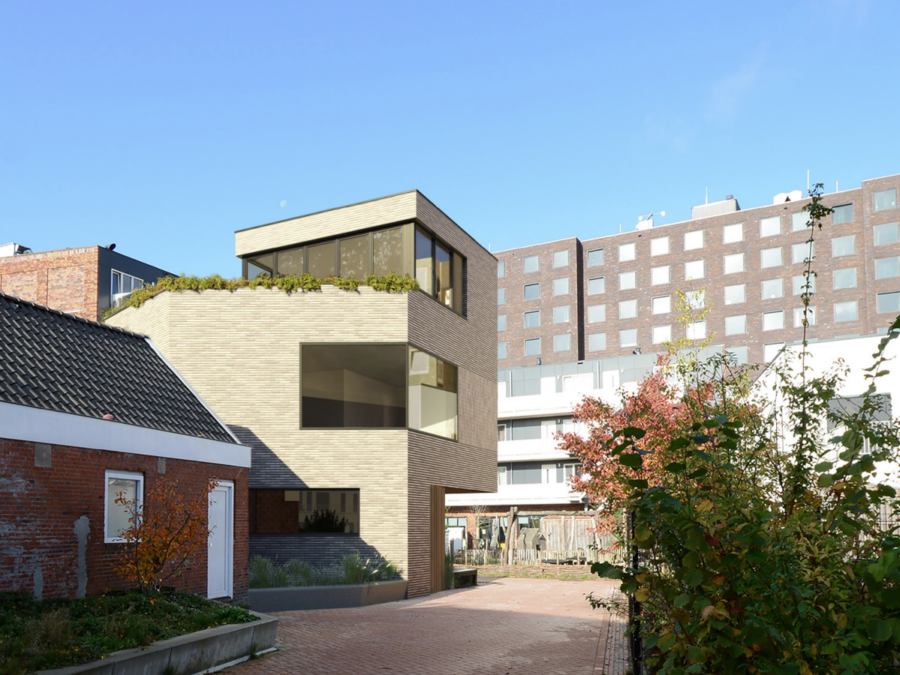 Bijzondere stadswoning op een open plek in het Ebbingekwartier in Groningen